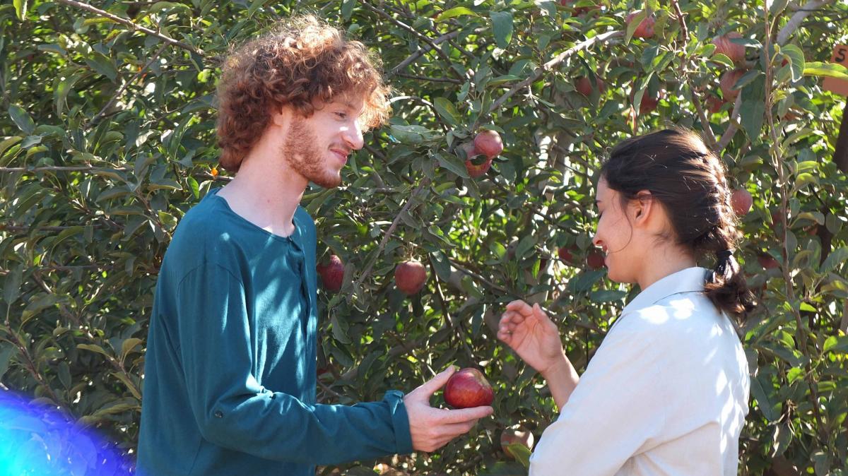 תמונה של מורן רוזנבלט עם אלישע בנאי מתוך &quot;תפוחים מן המדבר&quot;